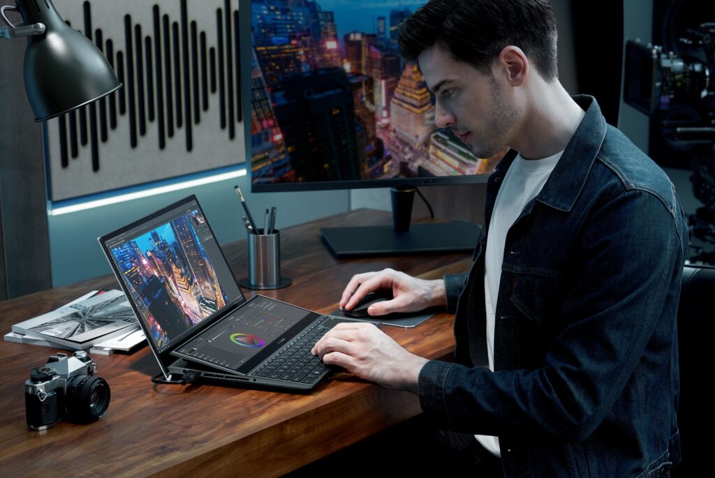Asus neues Gaming Notebook Zenbook Pro Duo 15 mit 4K-OLED Display ist verfügbar
